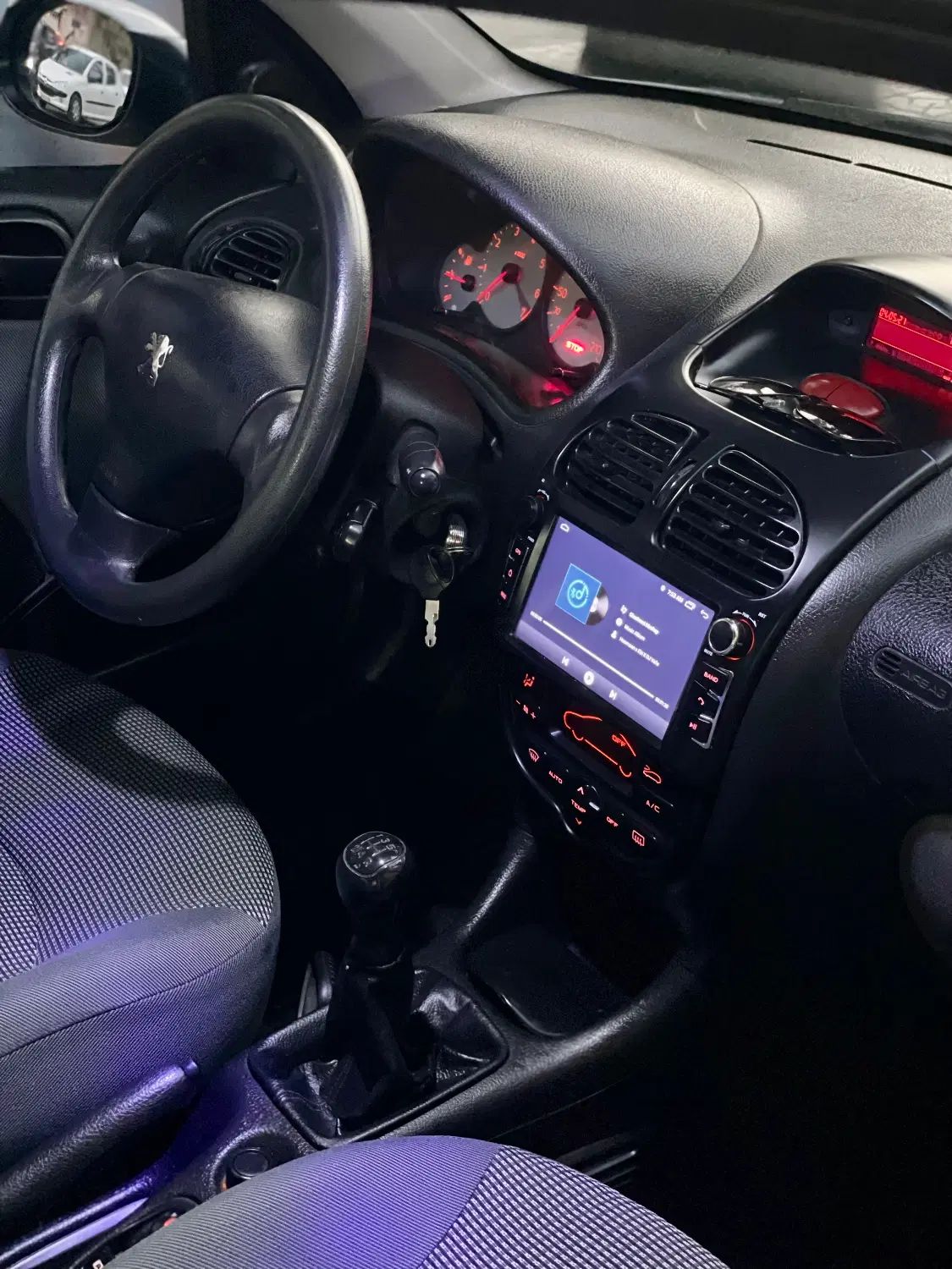 پژو ۲۰۶ صندوق دار v8 - 1397