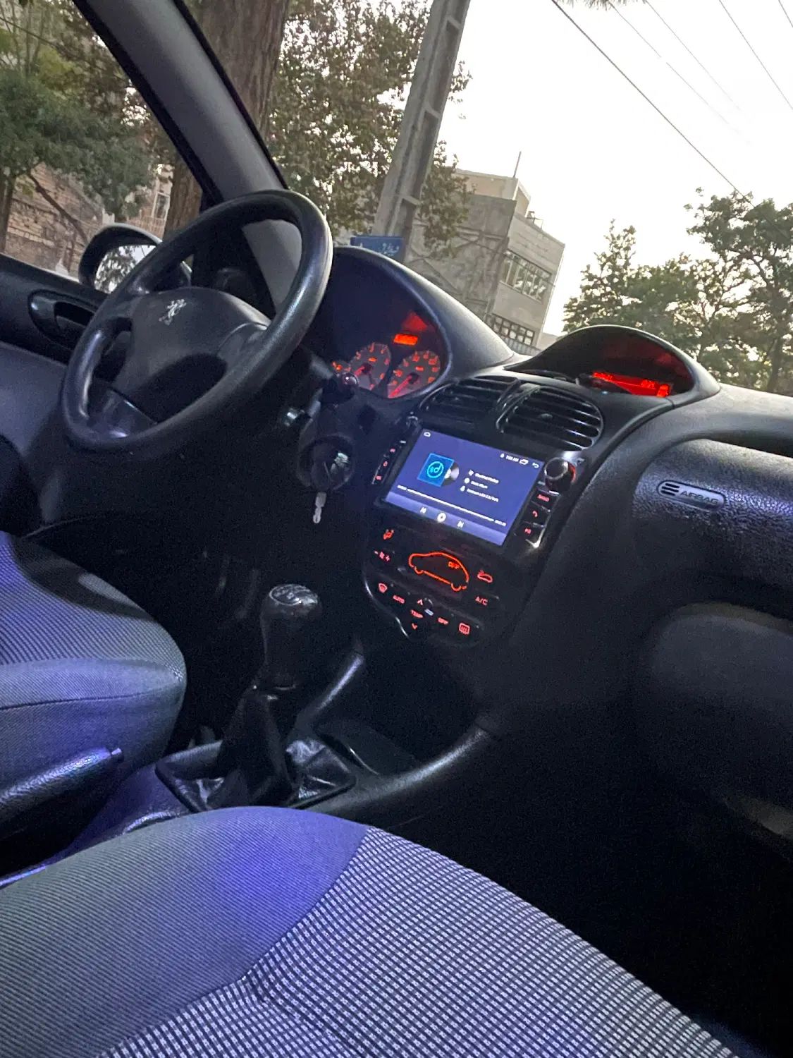 پژو ۲۰۶ صندوق دار v8 - 1397