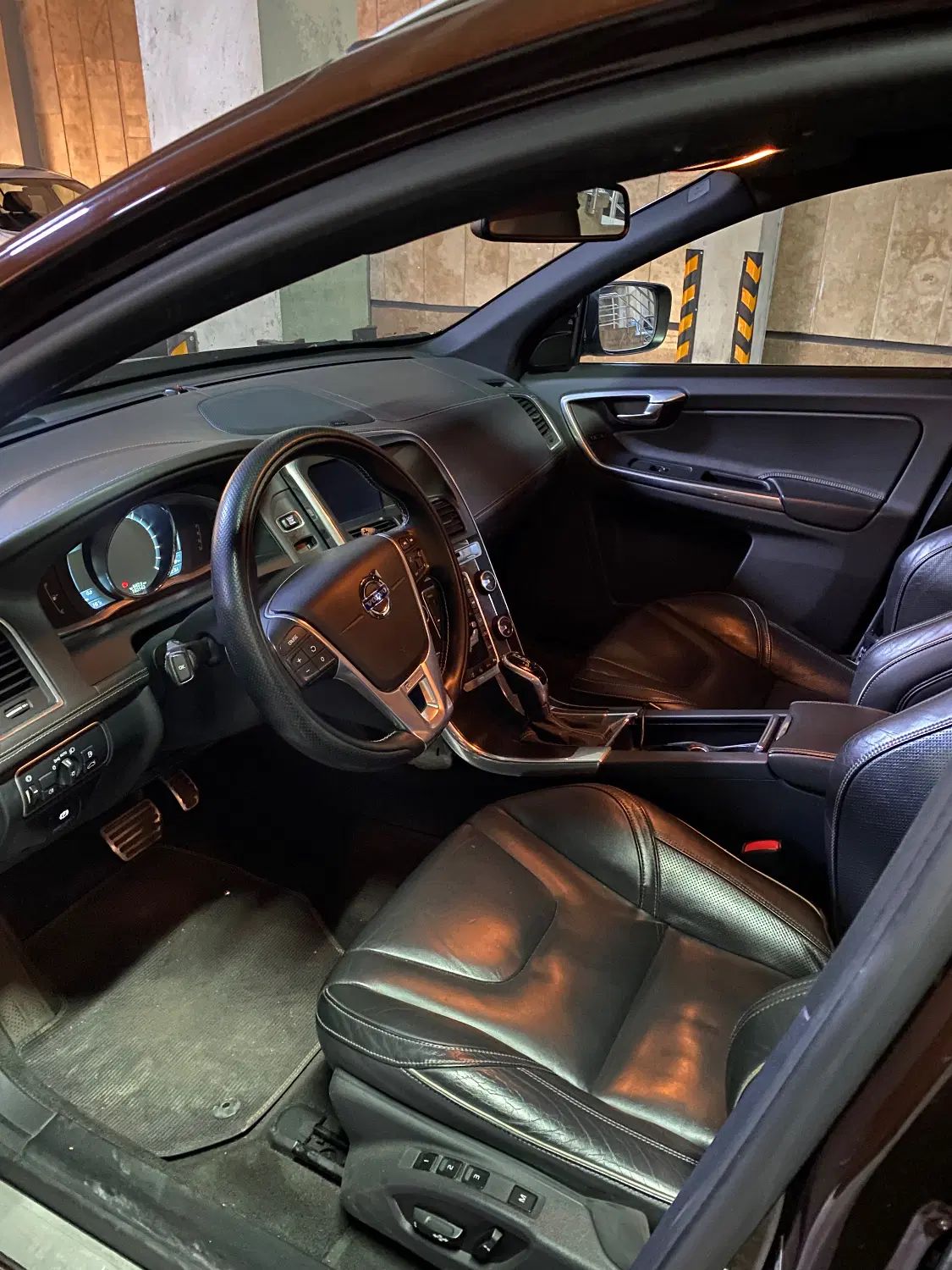 ولوو XC60 R-DESIGN - 2014