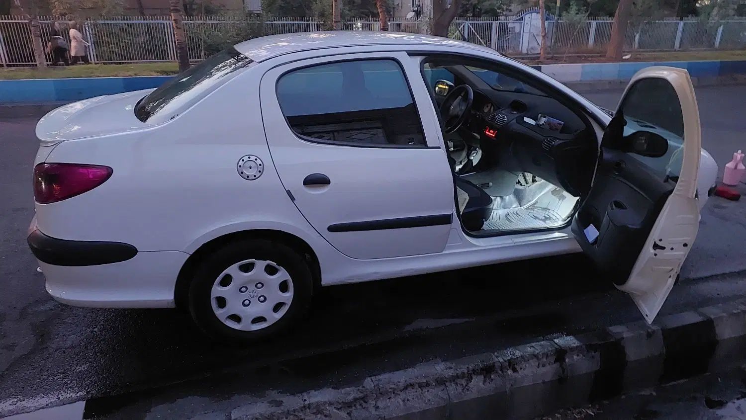 پژو ۲۰۶ صندوق دار v8 - 1389