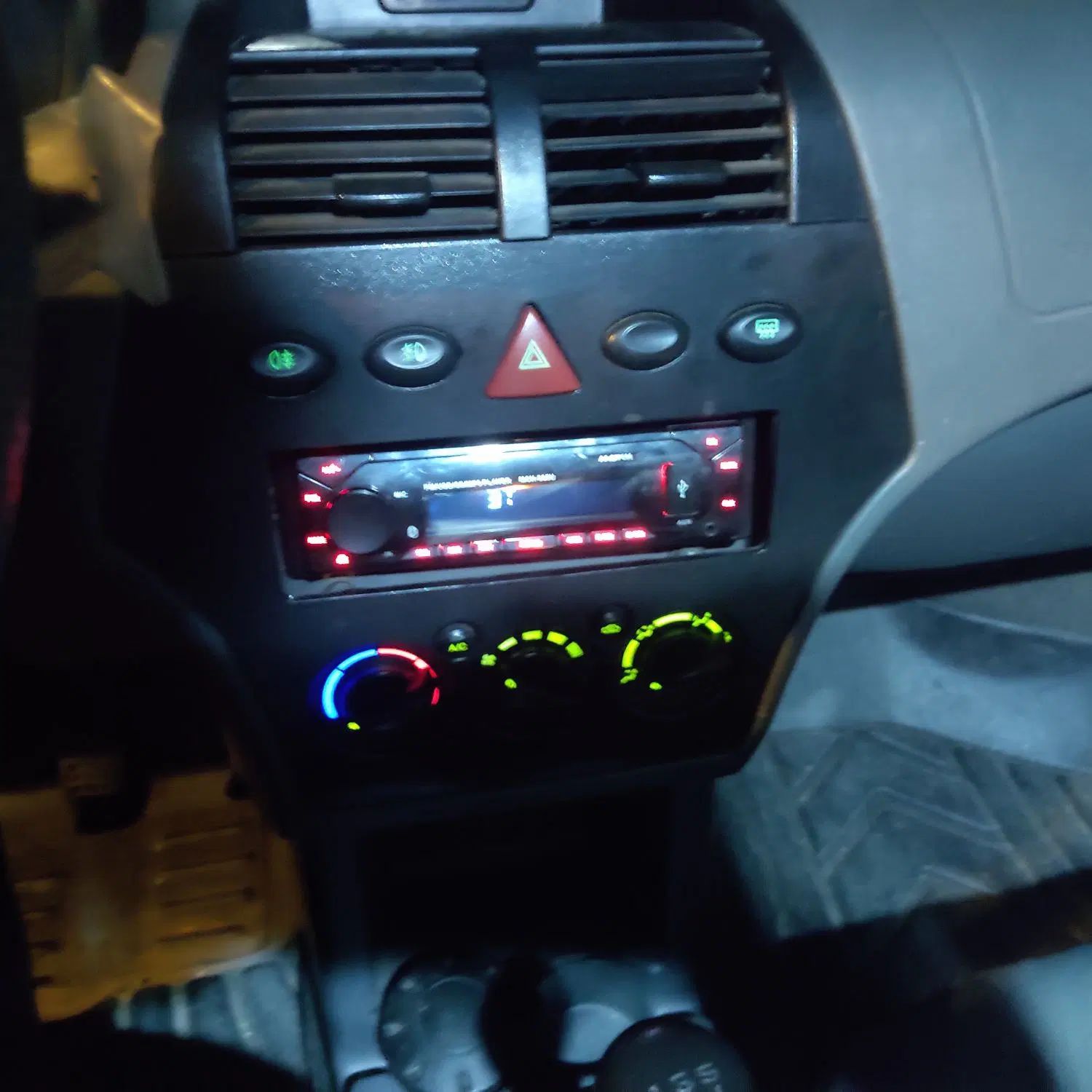 تیبا صندوق دار SX - 1400