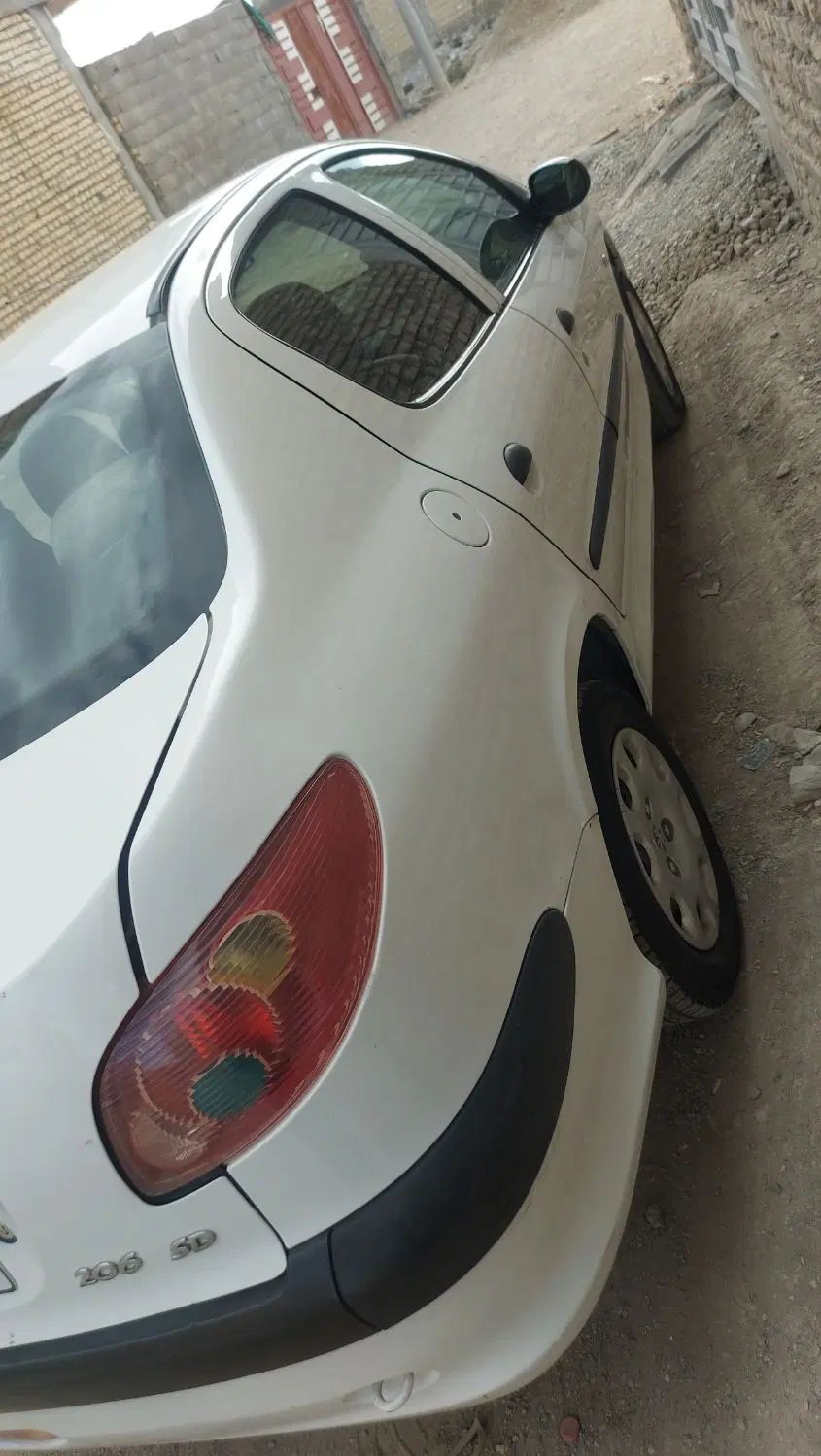 پژو ۲۰۶ صندوق دار v8 - 1390