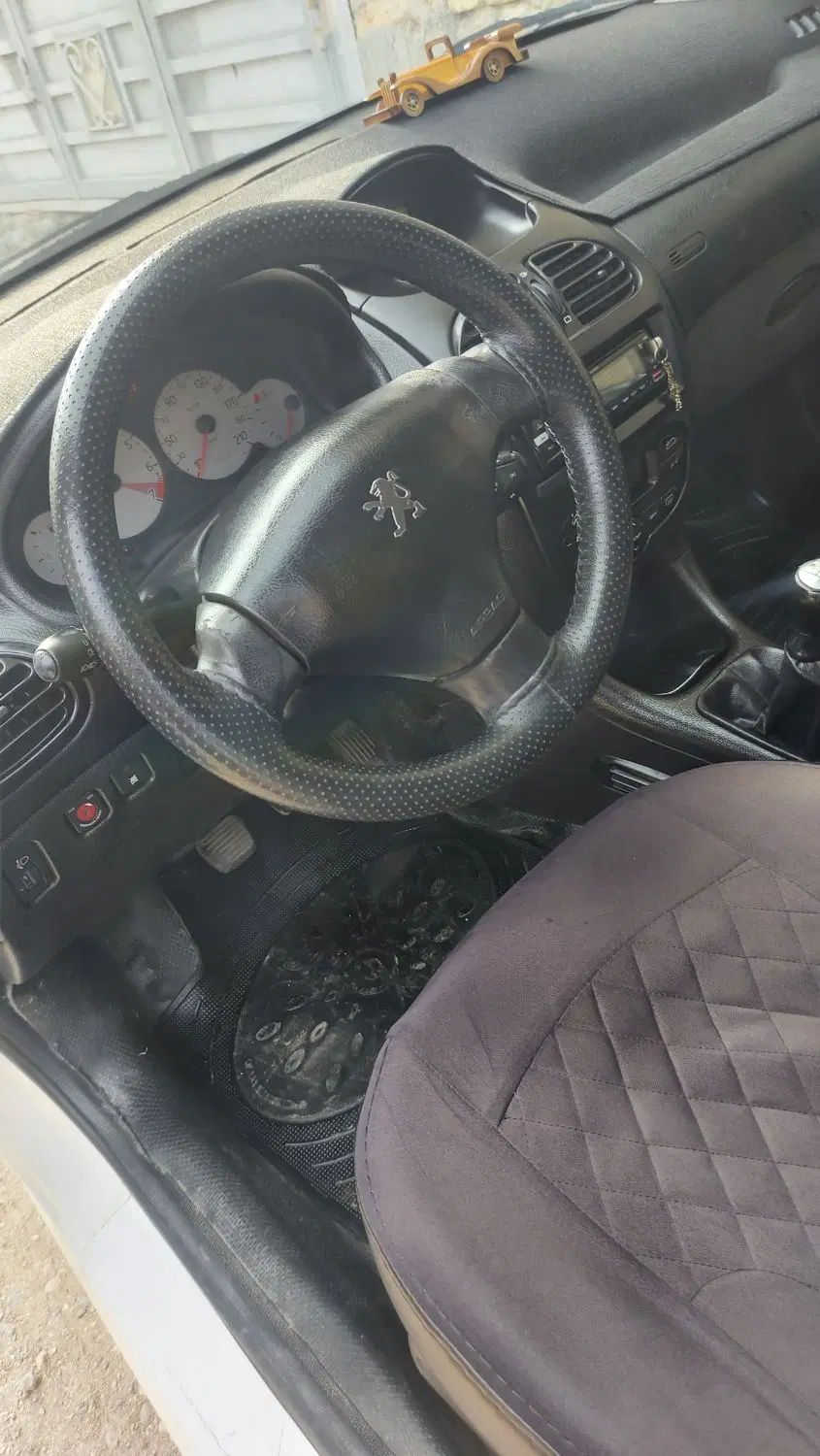 پژو ۲۰۶ صندوق دار v8 - 1390