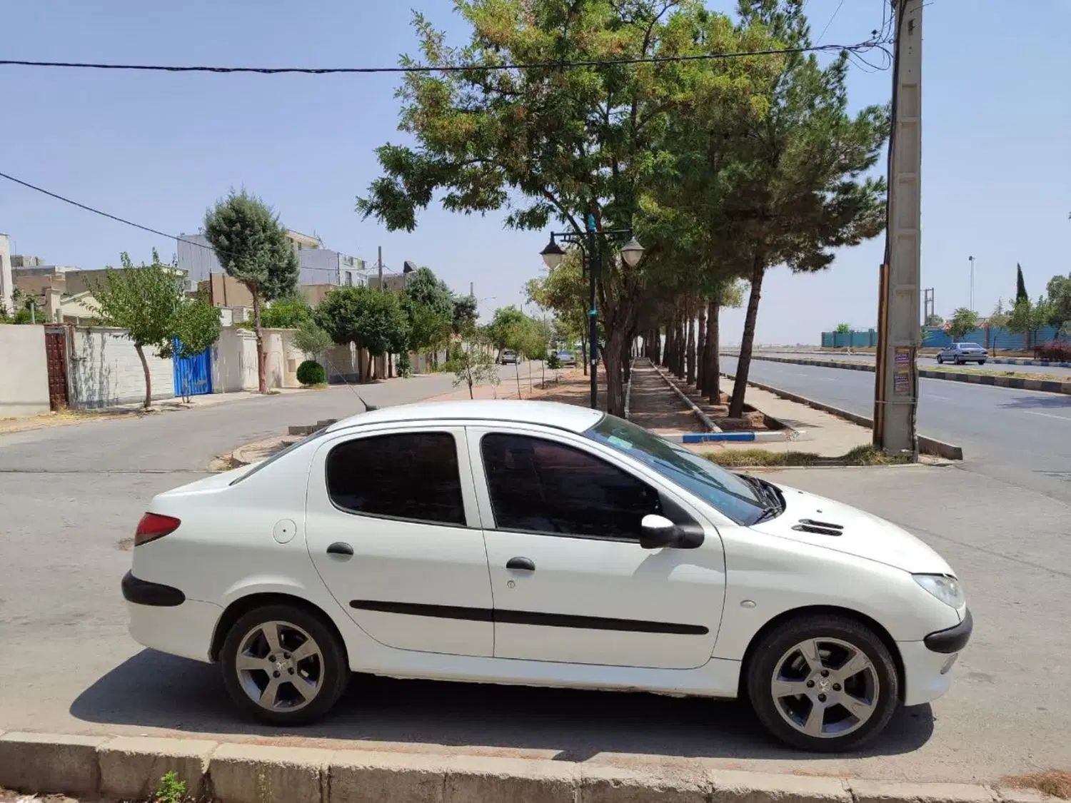 پژو ۲۰۶ صندوق دار v8 - 1390
