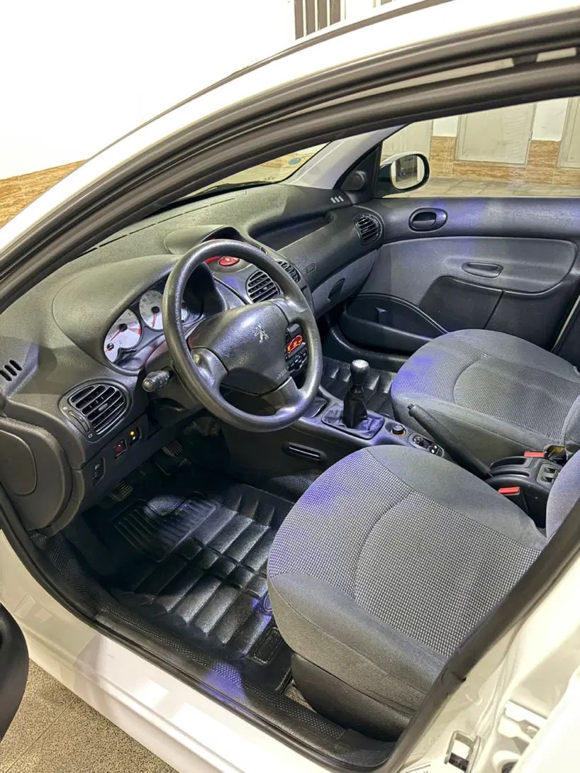 پژو ۲۰۶ صندوق دار v8 - 1397