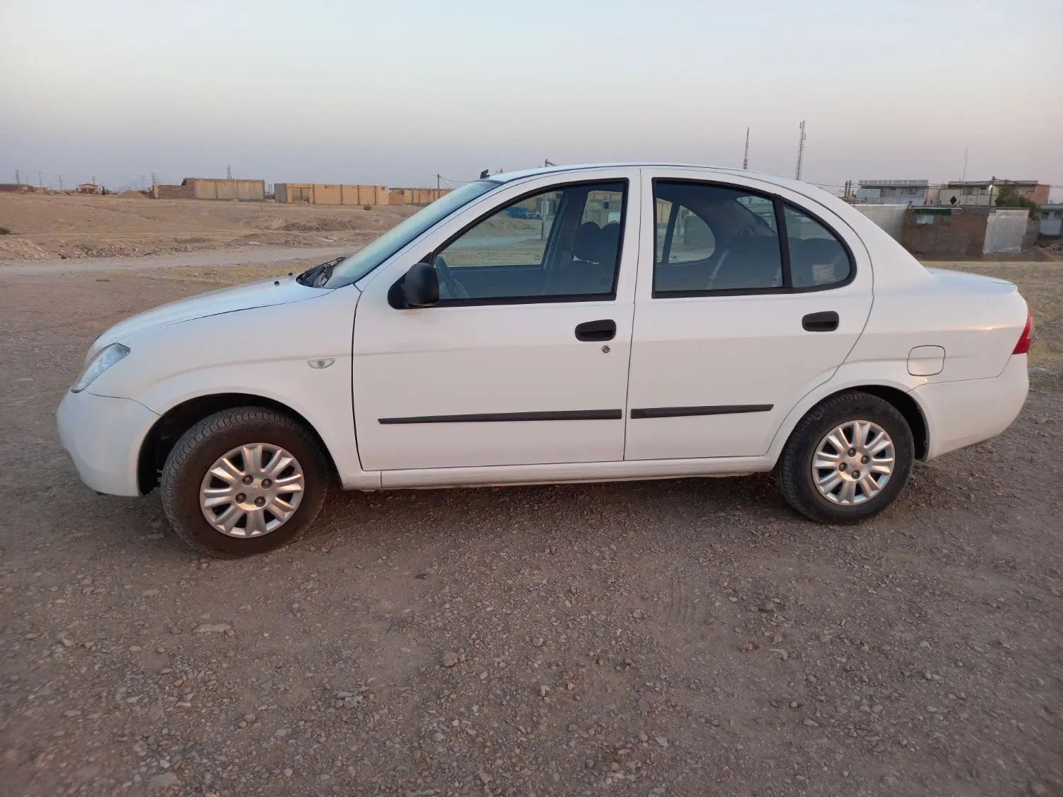 تیبا صندوق دار SX - 1401