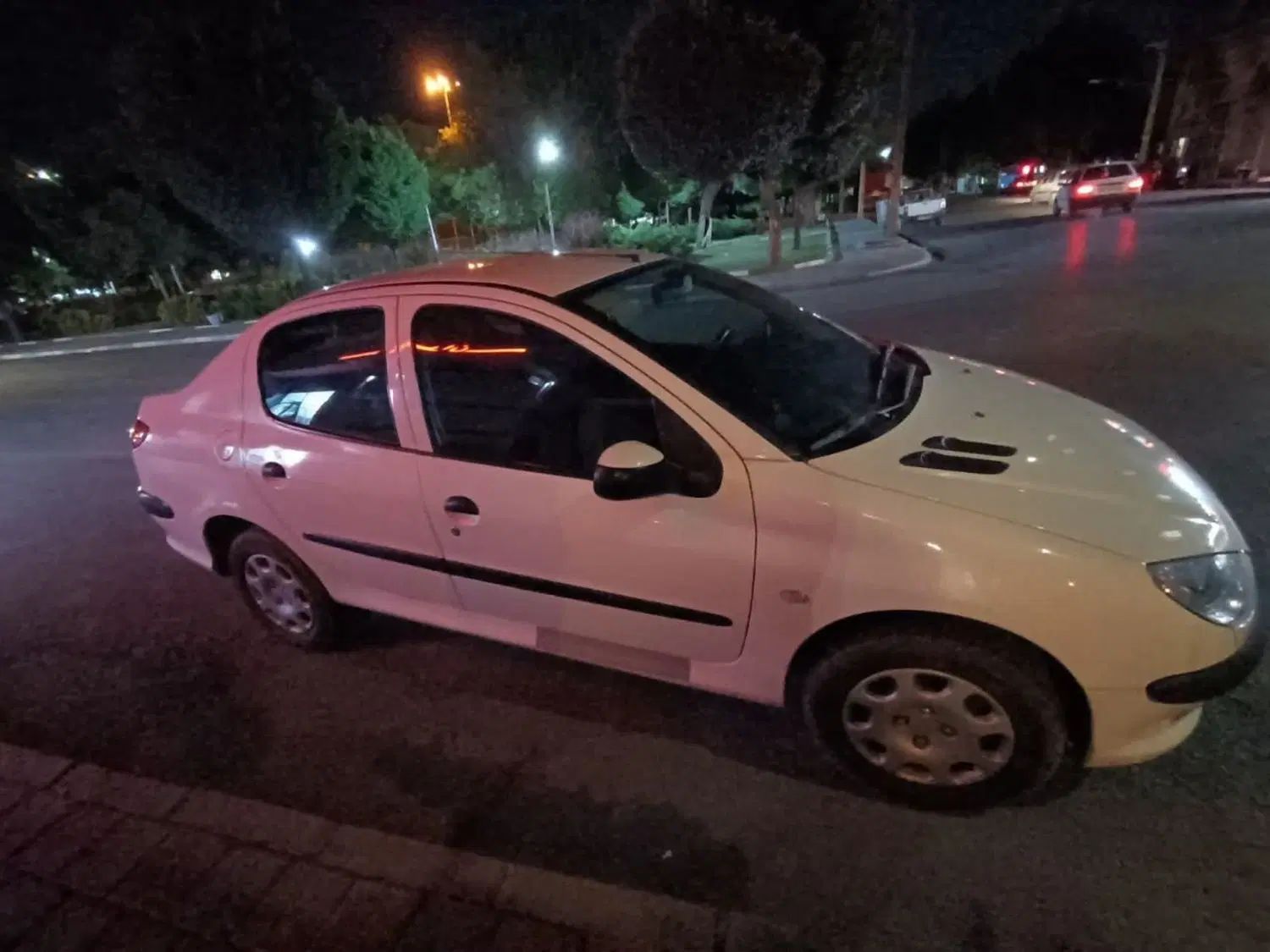 پژو ۲۰۶ صندوق دار v8 - 1396