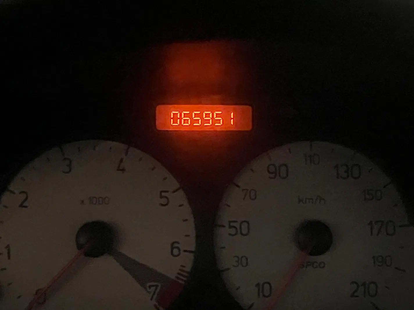پژو ۲۰۶ صندوق دار v8 - 1399