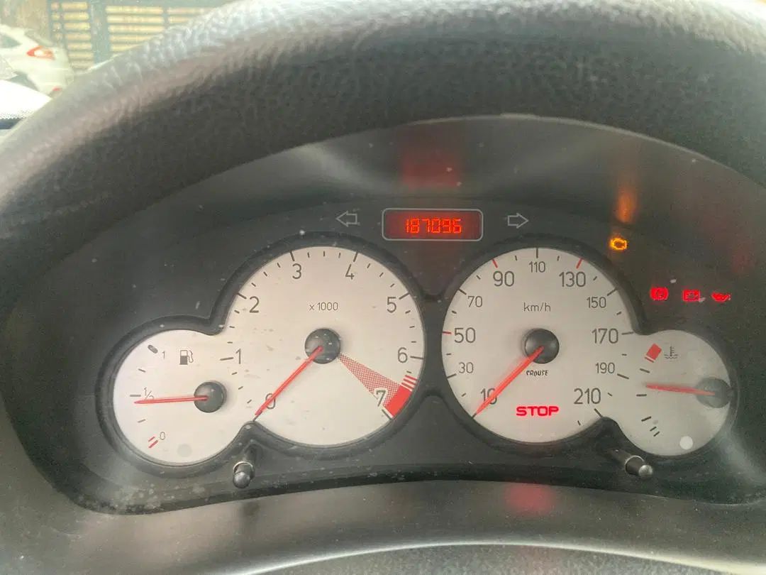 پژو ۲۰۶ صندوق دار v8 - 1394