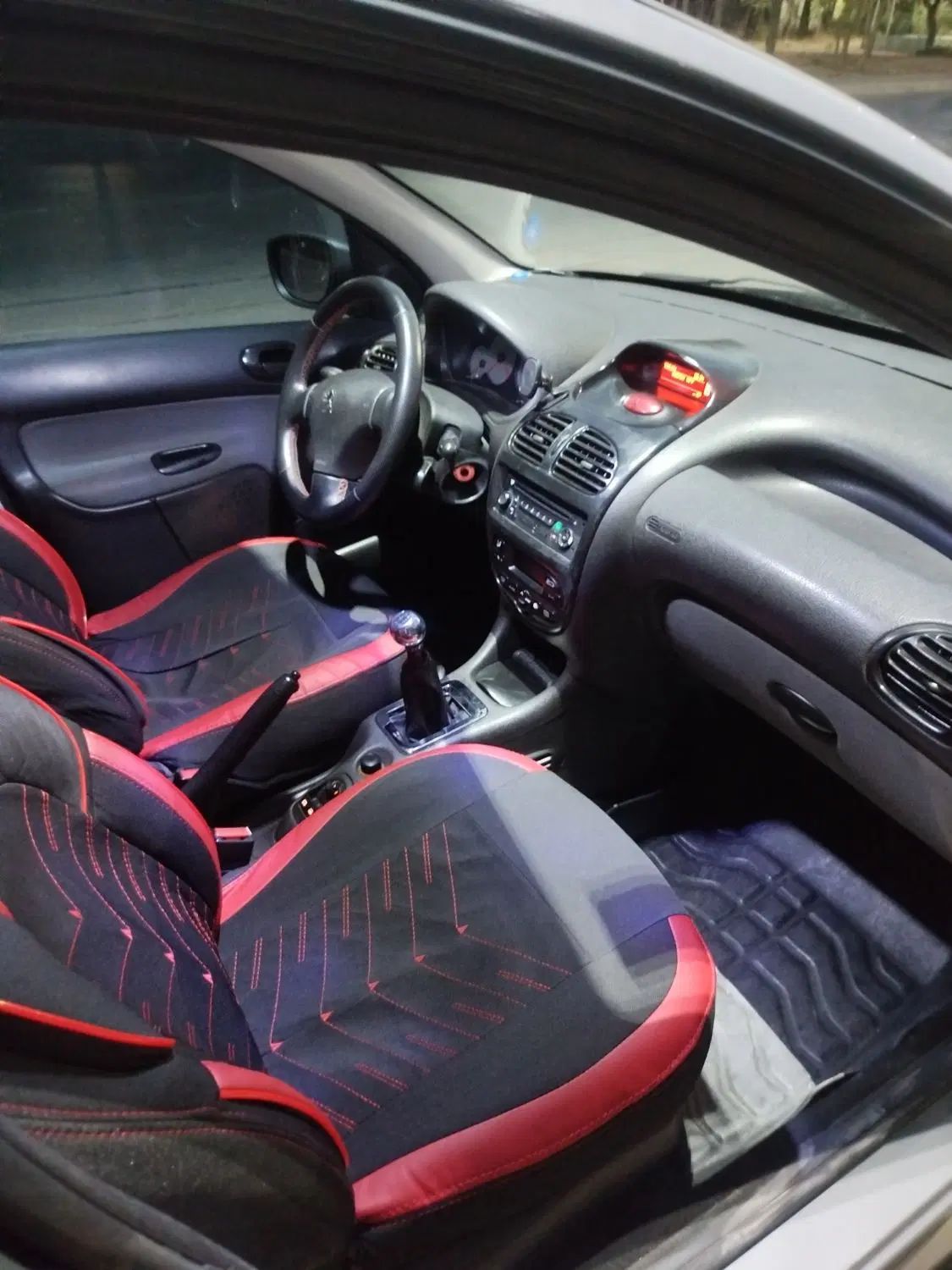 پژو ۲۰۶ صندوق دار v8 - 1394