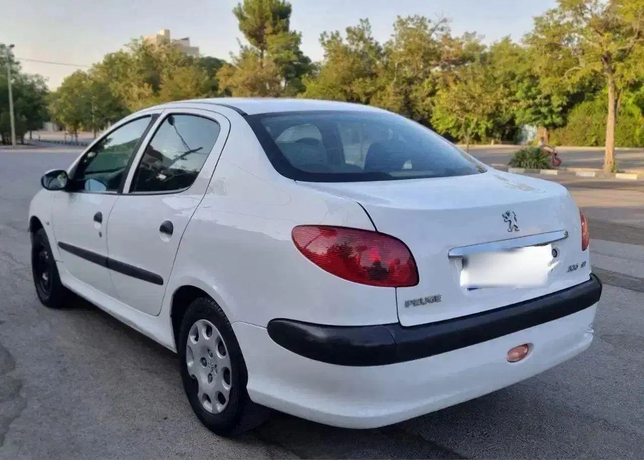 پژو ۲۰۶ صندوق دار v8 - 1390
