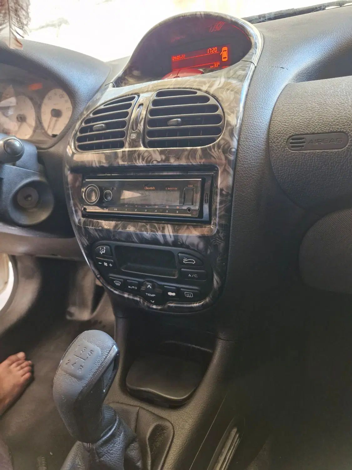 پژو ۲۰۶ صندوق دار v8 - 1396