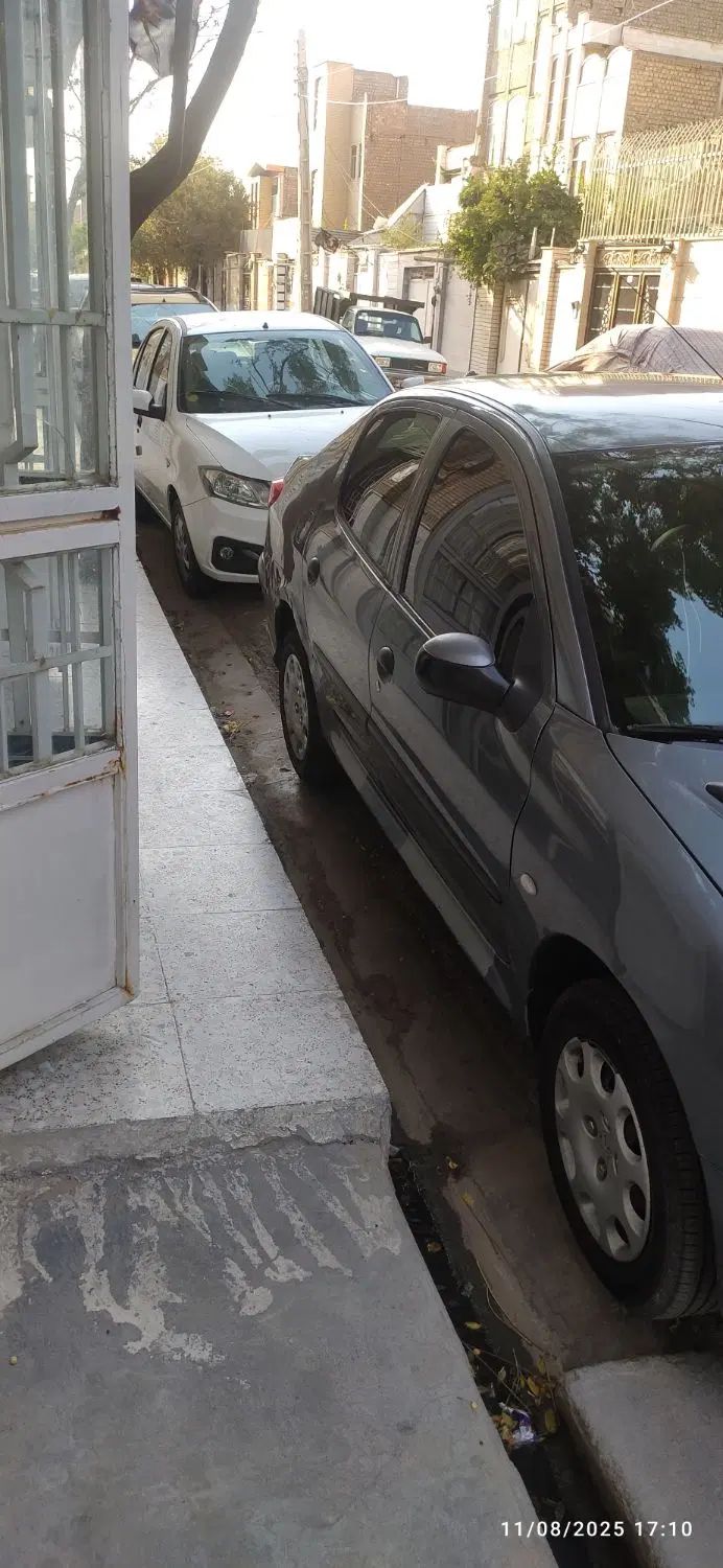 پژو ۲۰۶ صندوق دار v8 - 1391