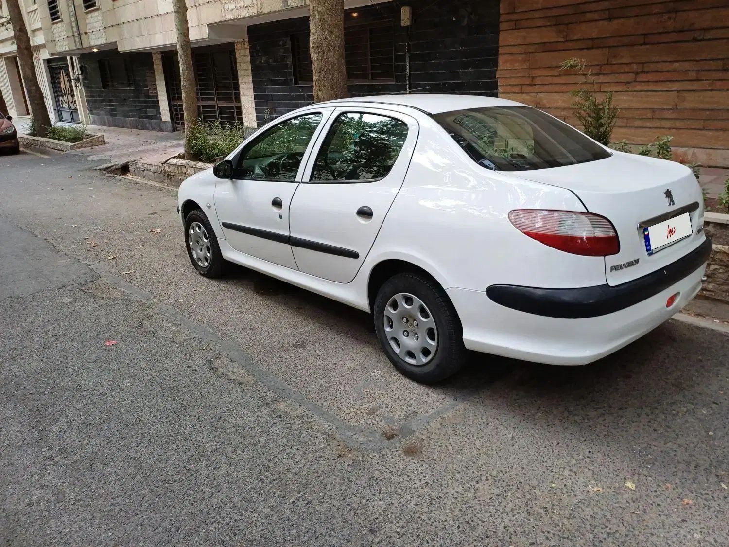 پژو ۲۰۶ صندوق دار v8 - 1390
