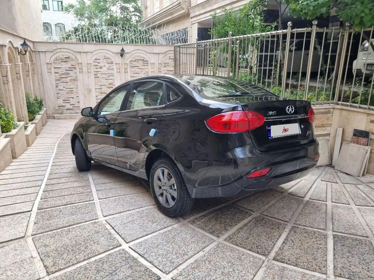 جک J4 اتوماتیک ساده - 1402