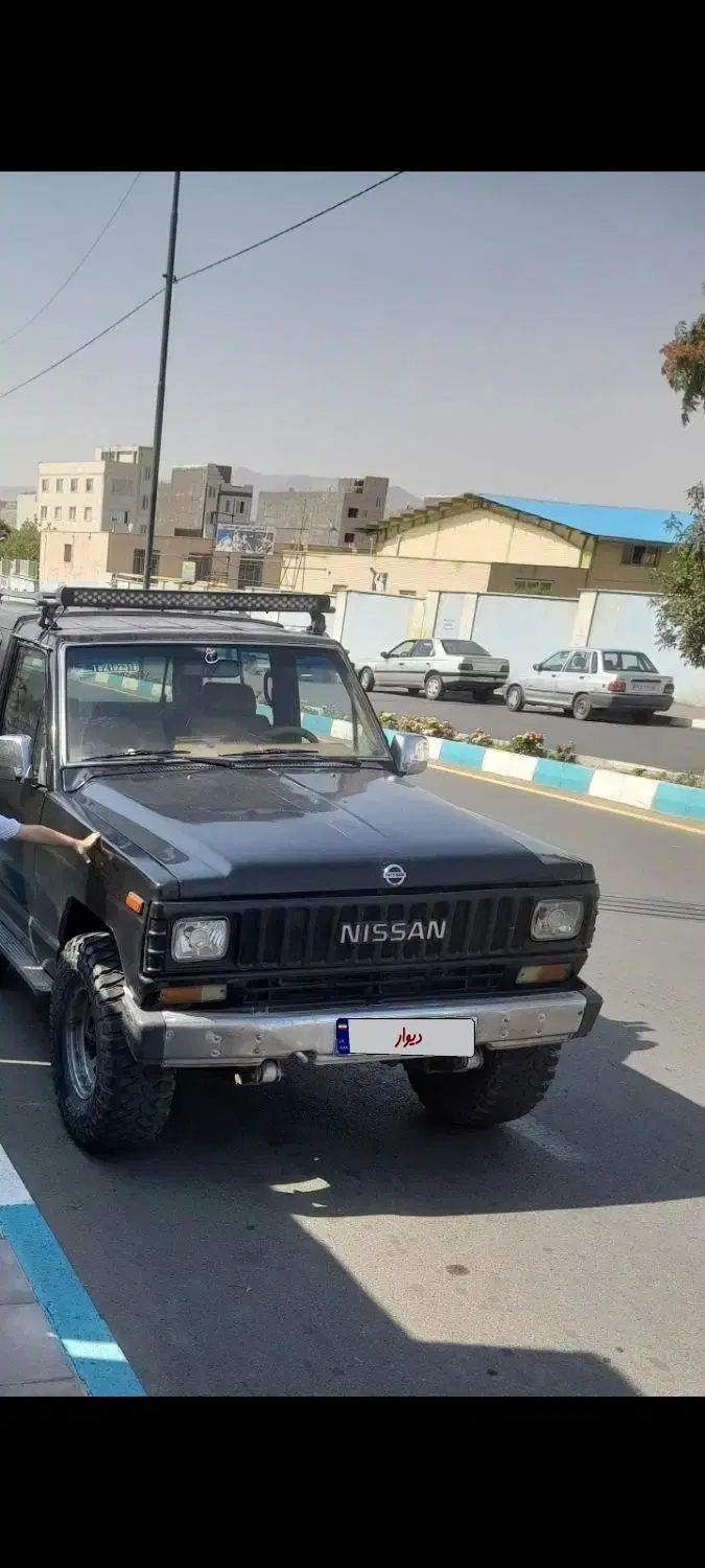 نیسان پاترول دو درب دنده‌ای - 1992
