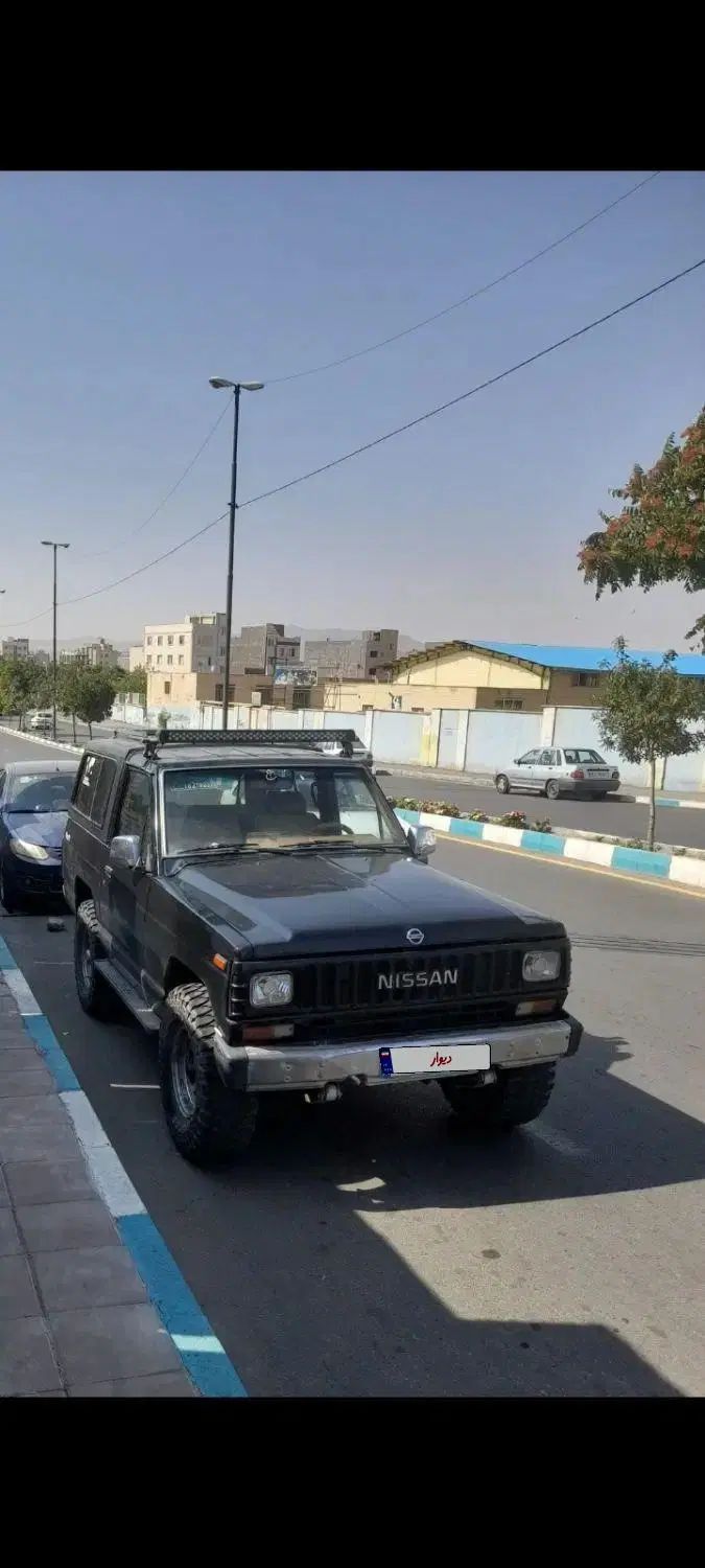 نیسان پاترول دو درب دنده‌ای - 1992