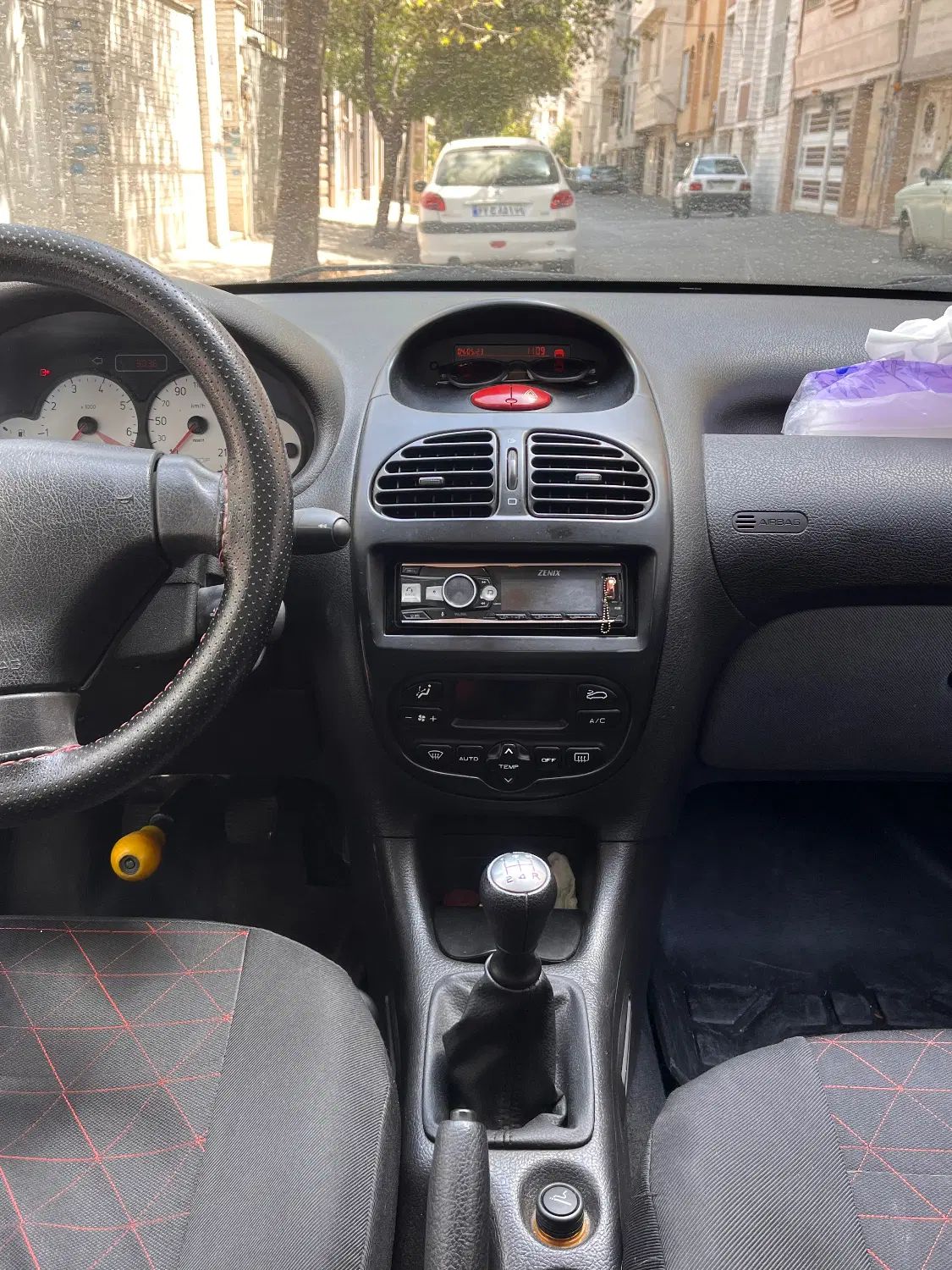 پژو ۲۰۶ صندوق دار v8 - 1398