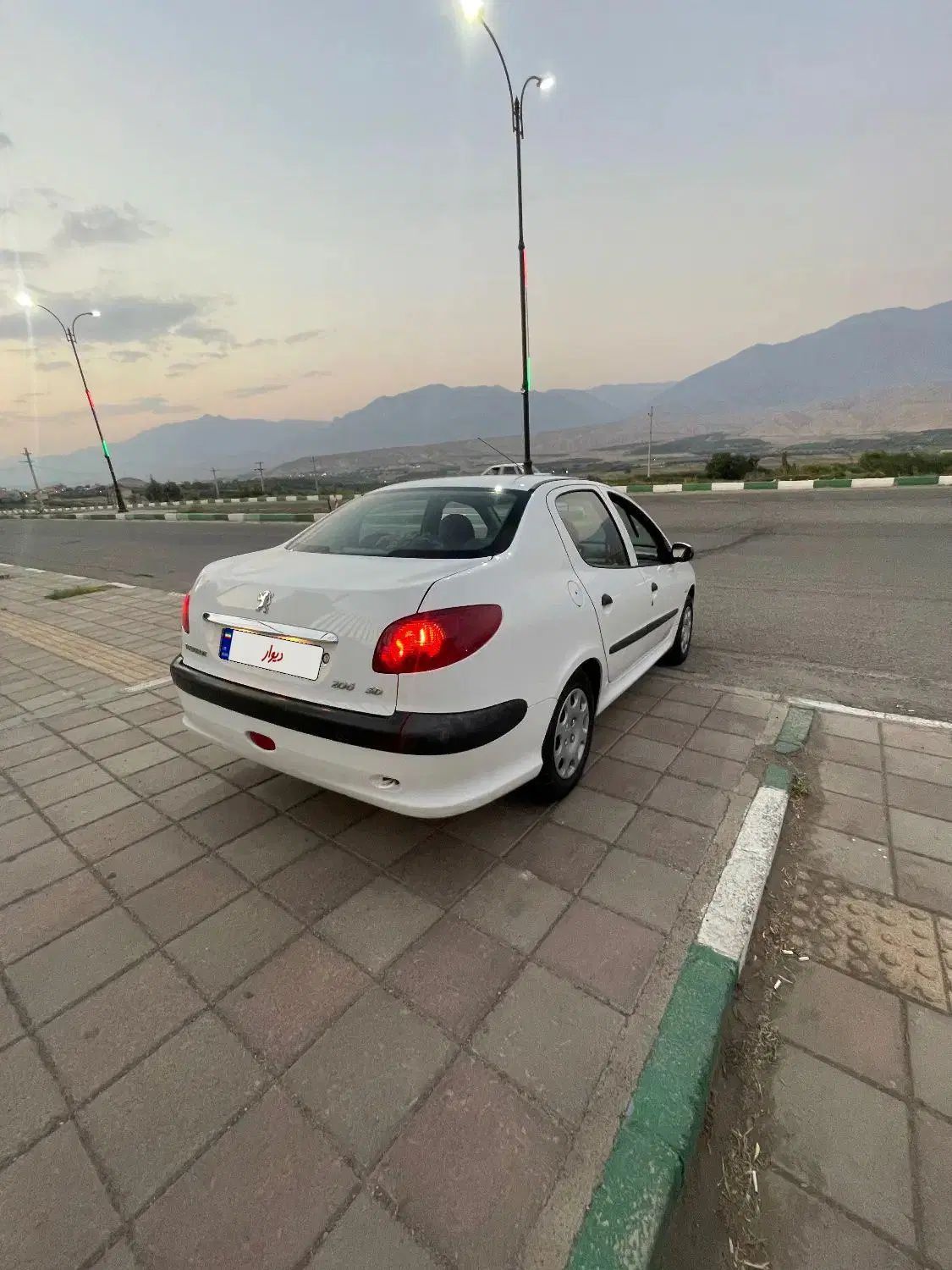 پژو ۲۰۶ صندوق دار v8 - 1397