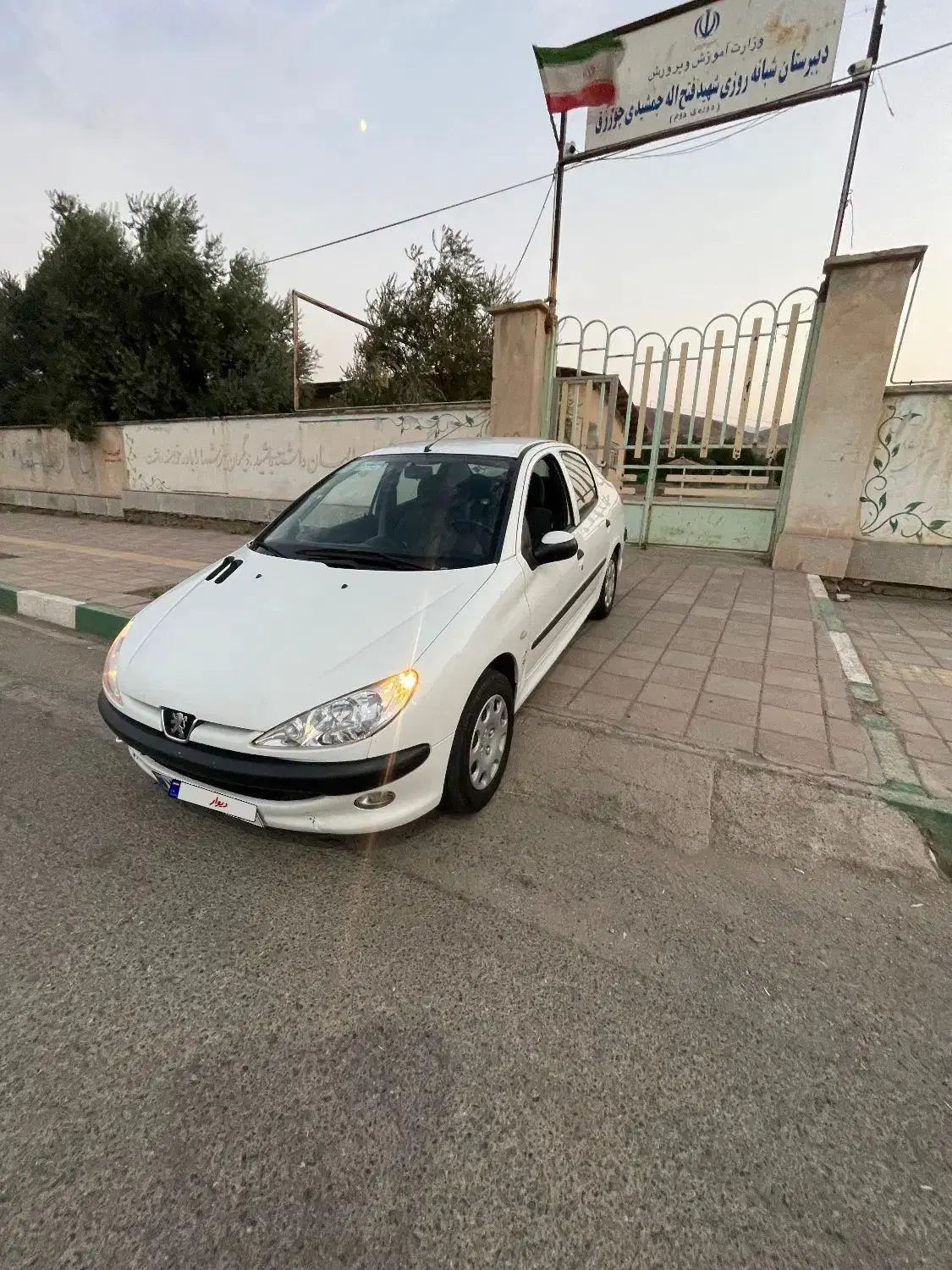 پژو ۲۰۶ صندوق دار v8 - 1397