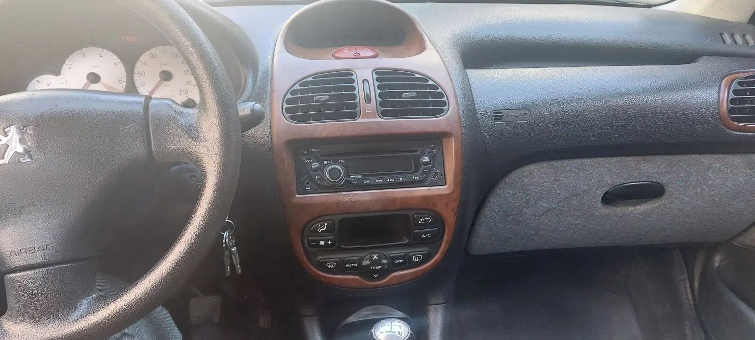 پژو ۲۰۶ صندوق دار v8 - 1390