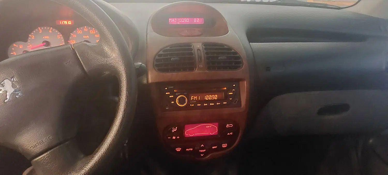 پژو ۲۰۶ صندوق دار v8 - 1390