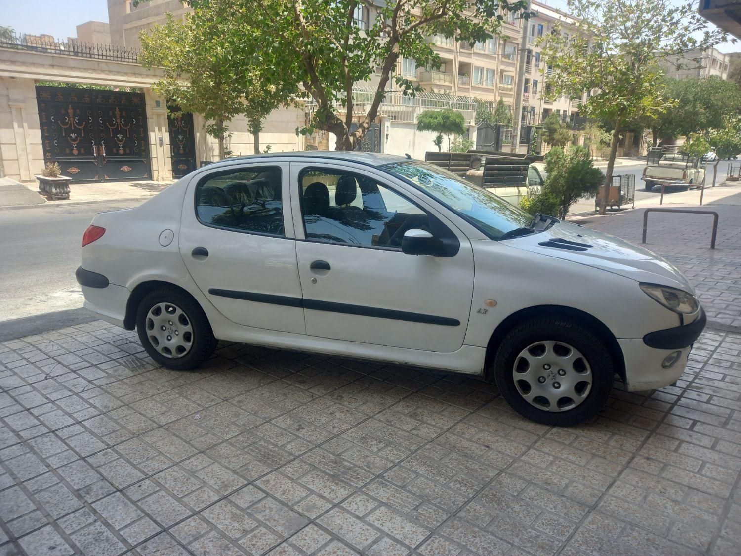 پژو ۲۰۶ صندوق دار v8 - 1399