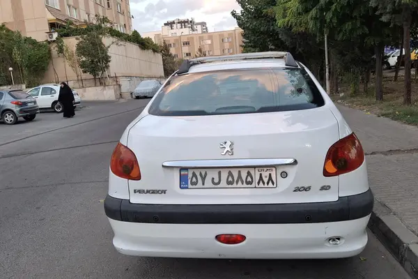 پژو ۲۰۶ صندوق دار v8 - 1393