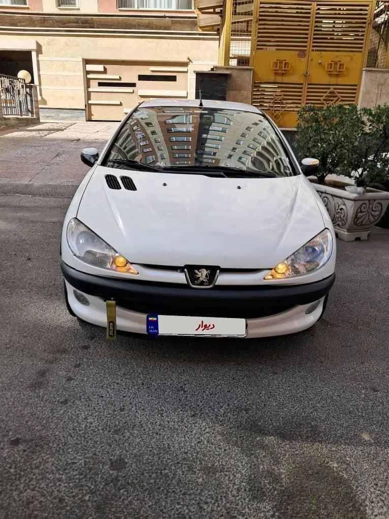 پژو ۲۰۶ صندوق دار v8 - 1393