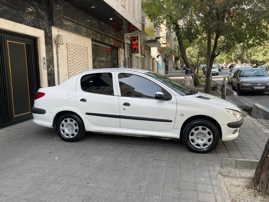 پژو ۲۰۶ صندوق دار v8 - 1393
