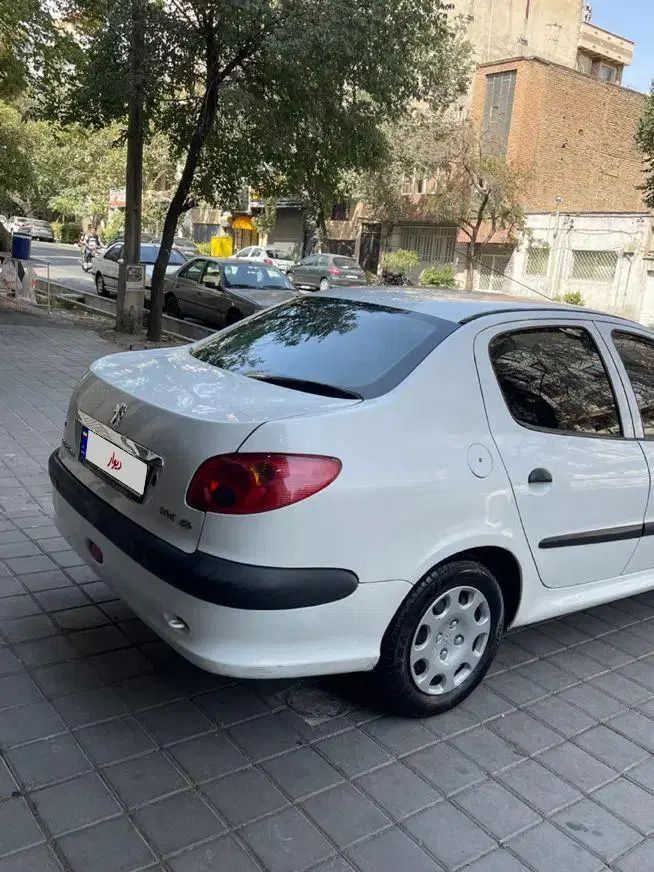 پژو ۲۰۶ صندوق دار v8 - 1393