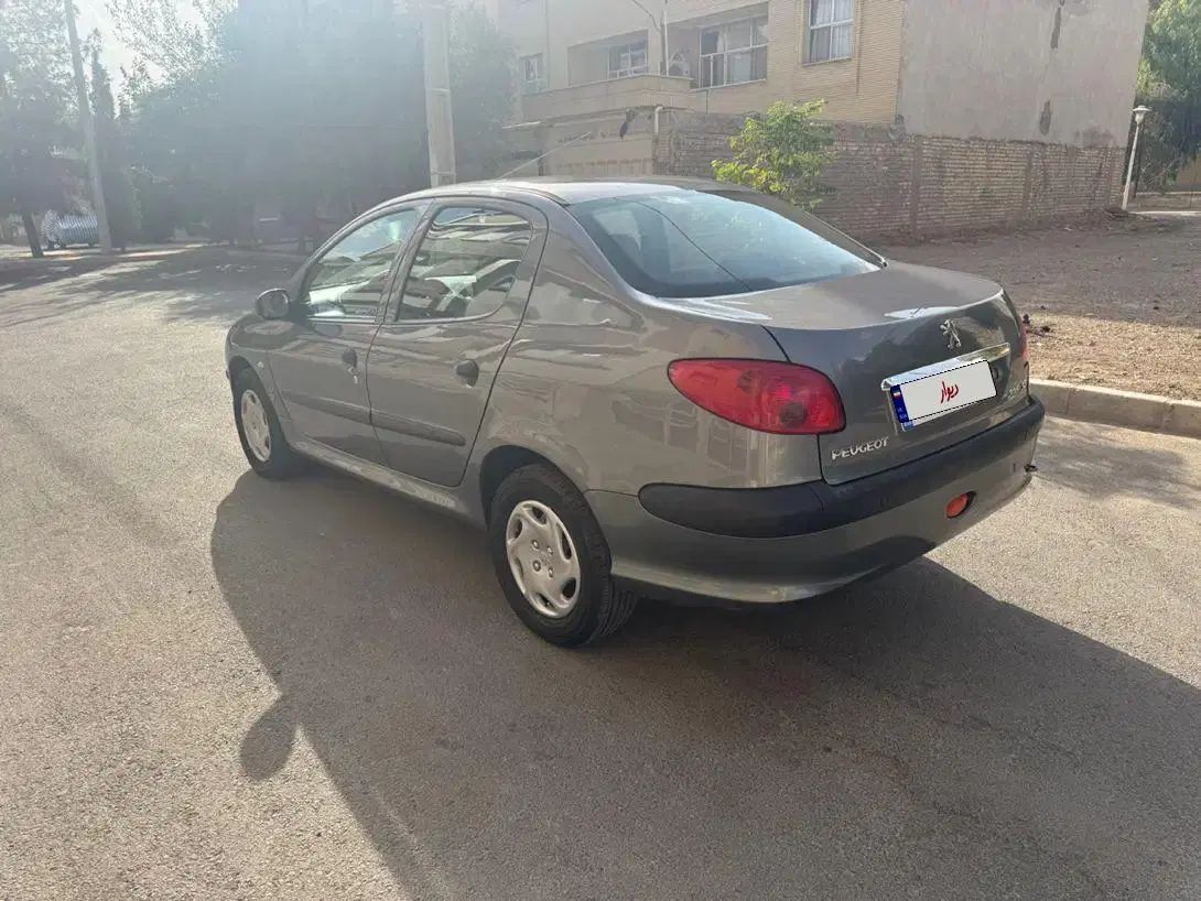 پژو ۲۰۶ صندوق دار v8 - 1395