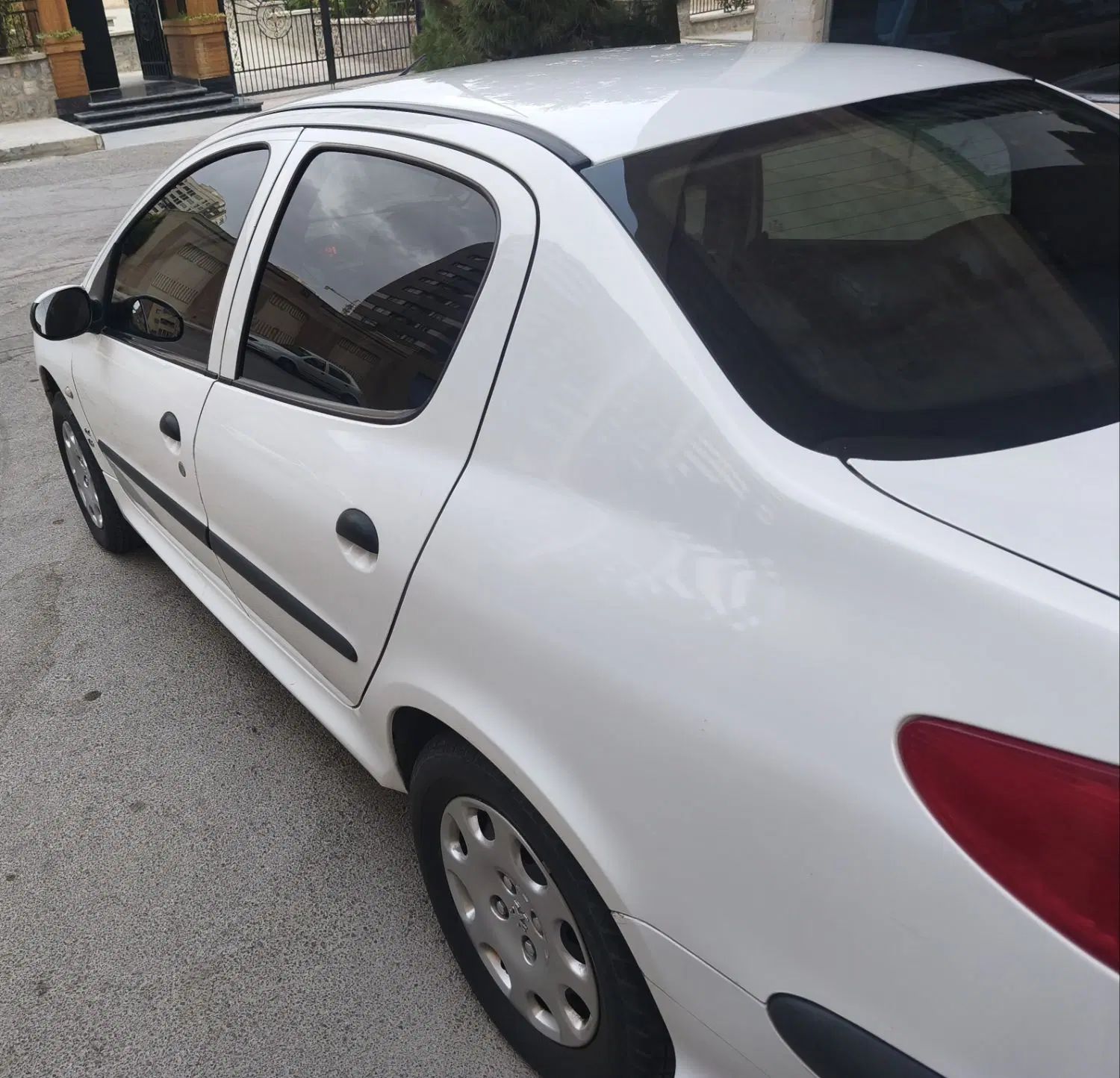 پژو ۲۰۶ صندوق دار v8 - 1396