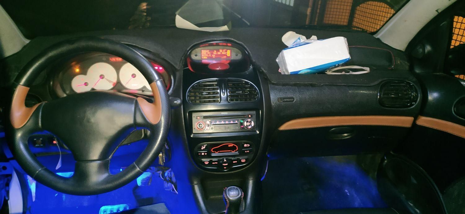 پژو ۲۰۶ صندوق دار v8 - 1394