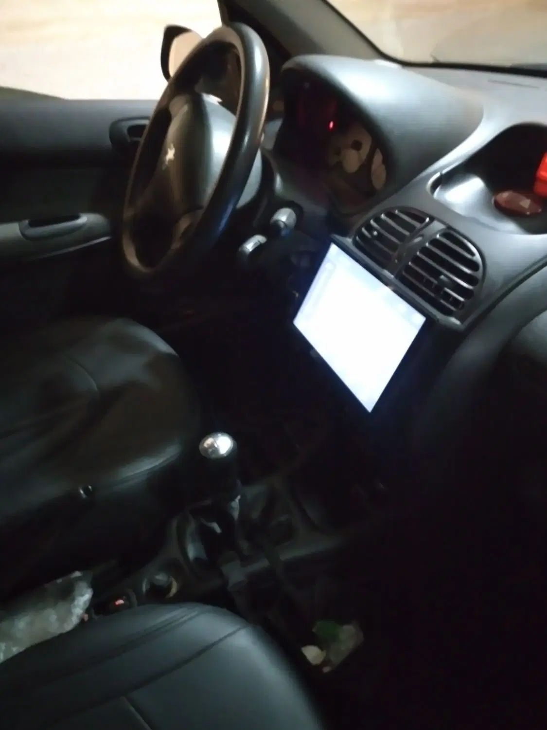 پژو ۲۰۶ صندوق دار v8 - 1399