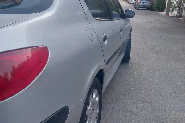 پژو ۲۰۶ صندوق دار v8 - 1389