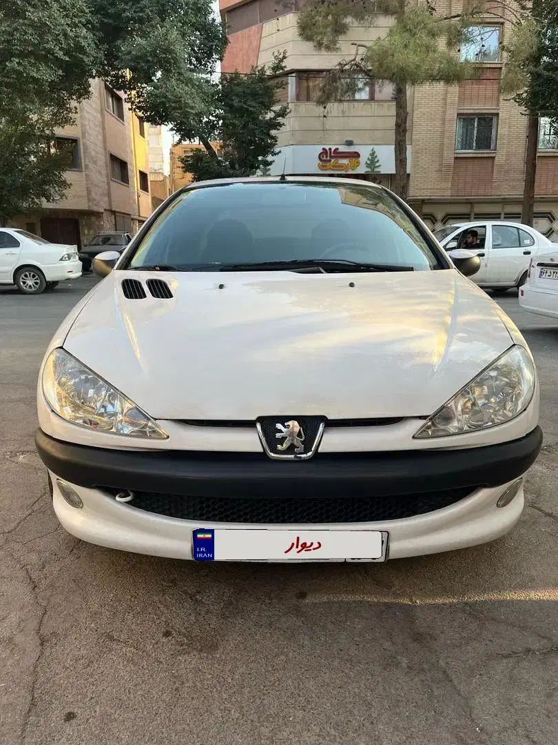 پژو ۲۰۶ صندوق دار v8 - 1393
