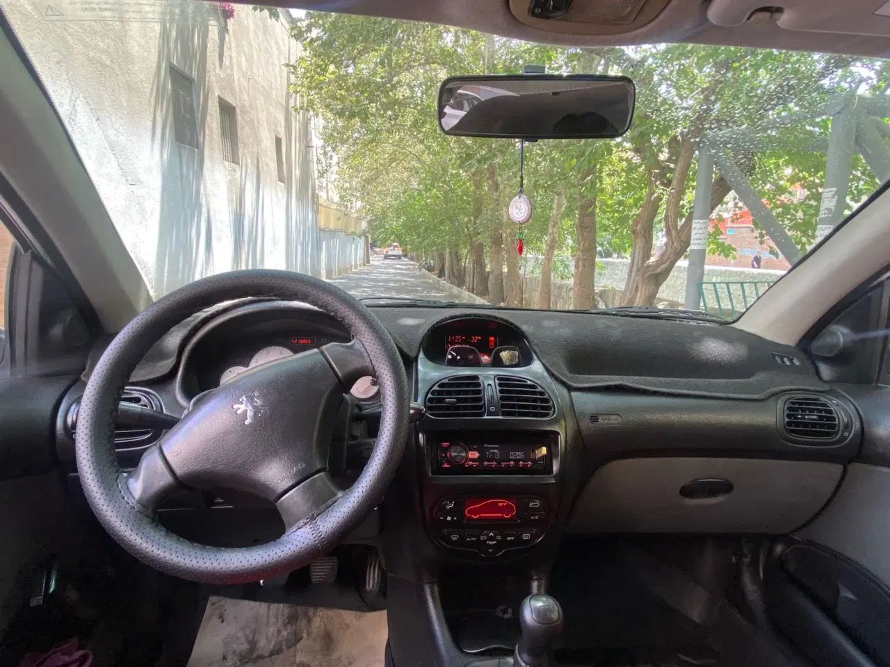 پژو ۲۰۶ صندوق دار v8 - 1392