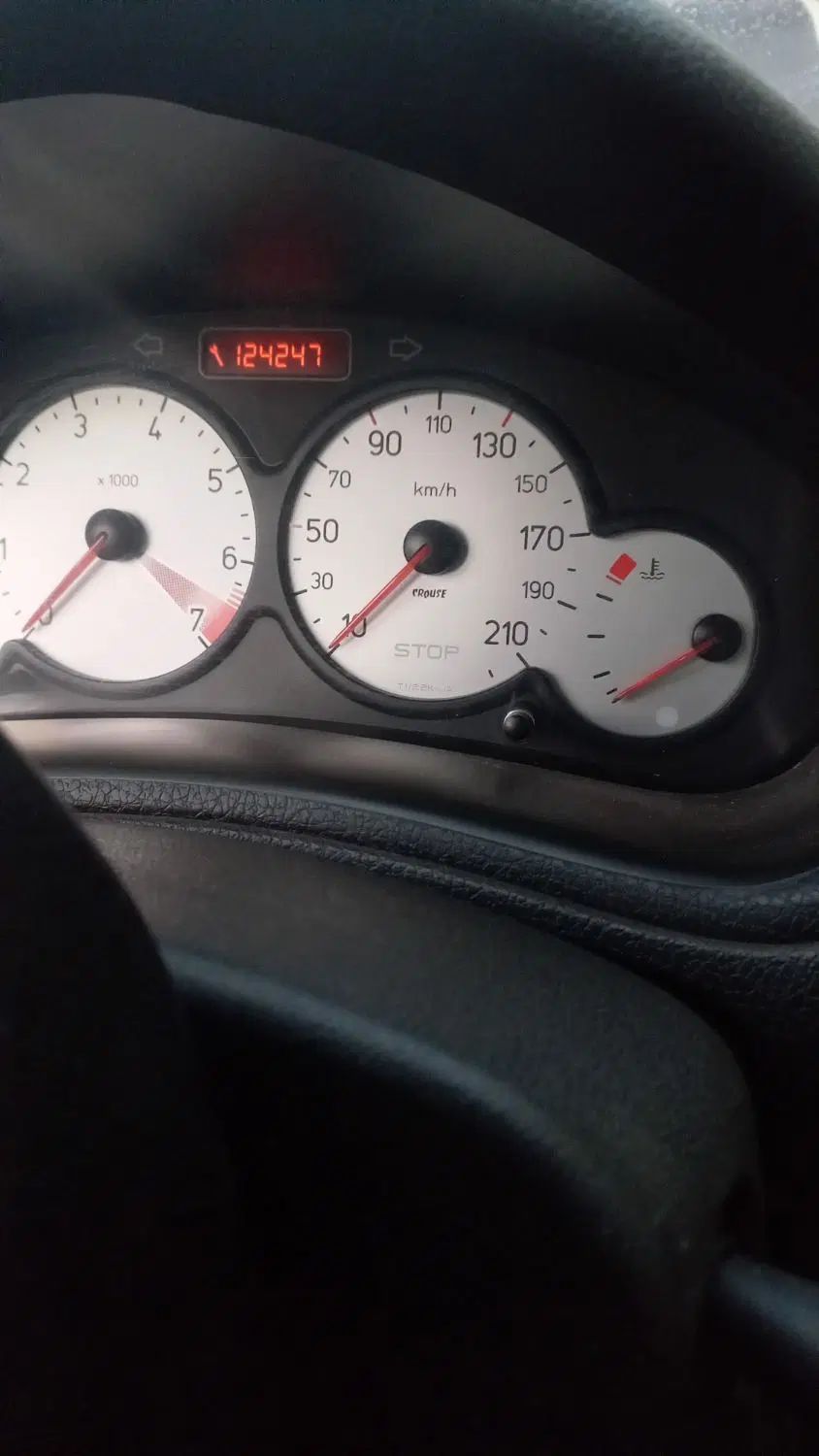 پژو ۲۰۶ صندوق دار v8 - 1396