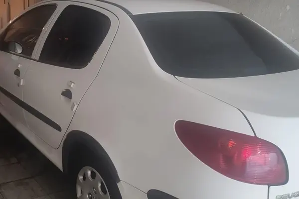 پژو ۲۰۶ صندوق دار v8 - 1397