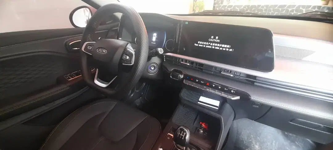 ام وی ام X33 دنده‌ای ساده - 1395