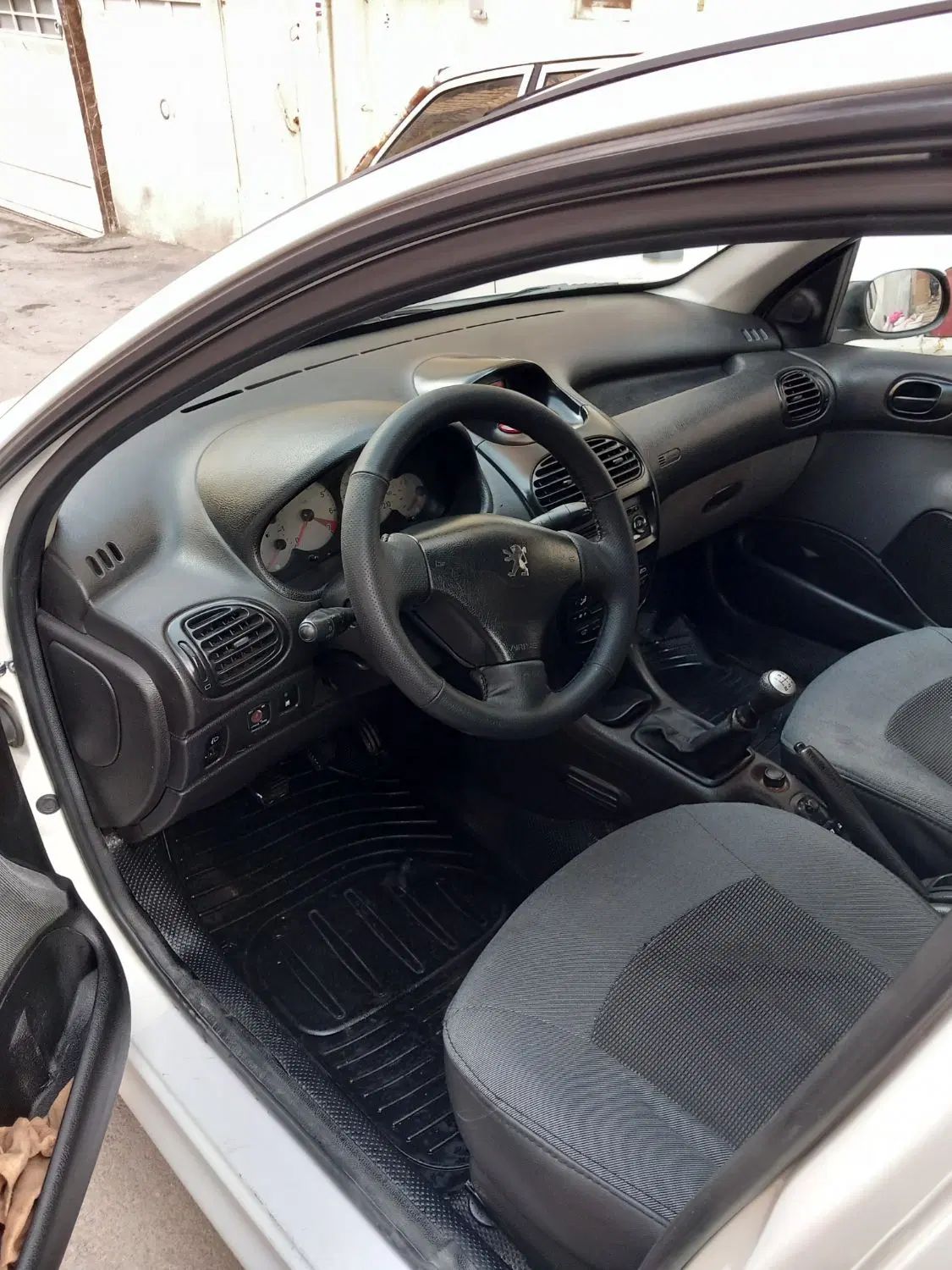 پژو ۲۰۶ صندوق دار v8 - 1394