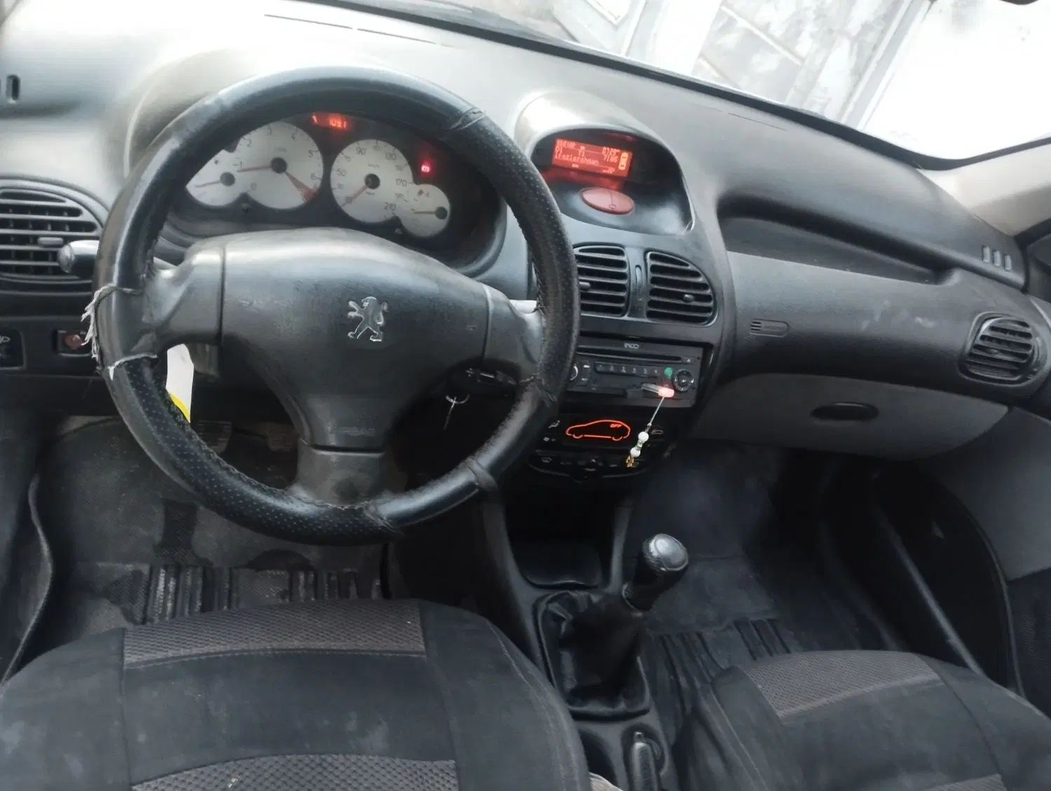 پژو ۲۰۶ صندوق دار v8 - 1394