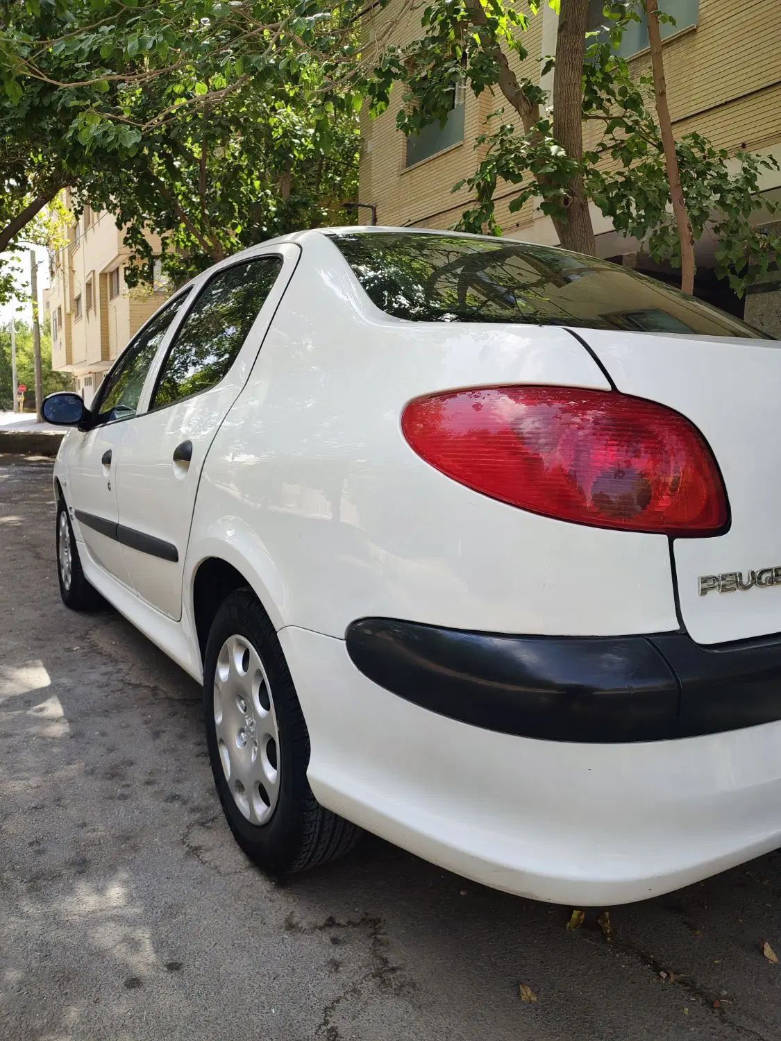 پژو ۲۰۶ صندوق دار v8 - 1395
