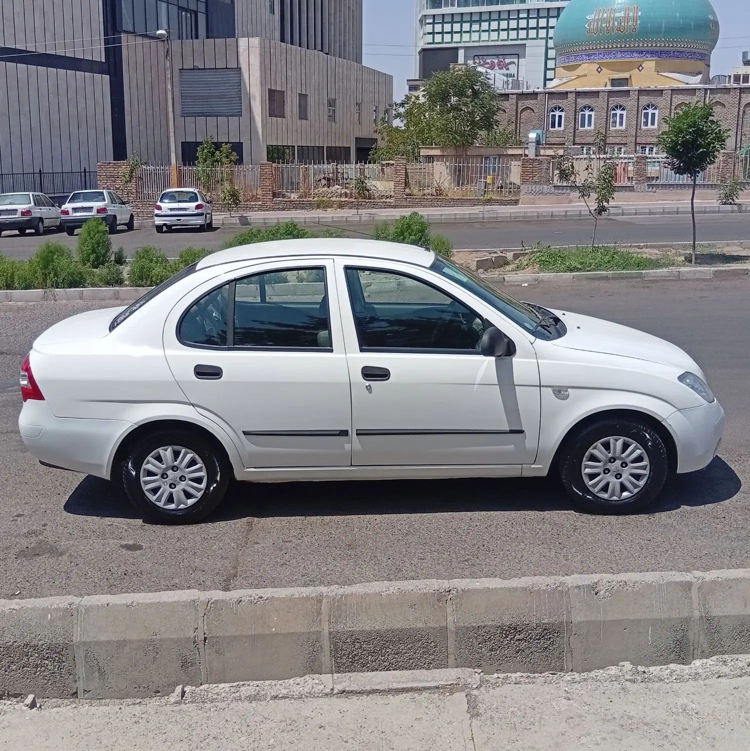 تیبا صندوق دار SX - 1400