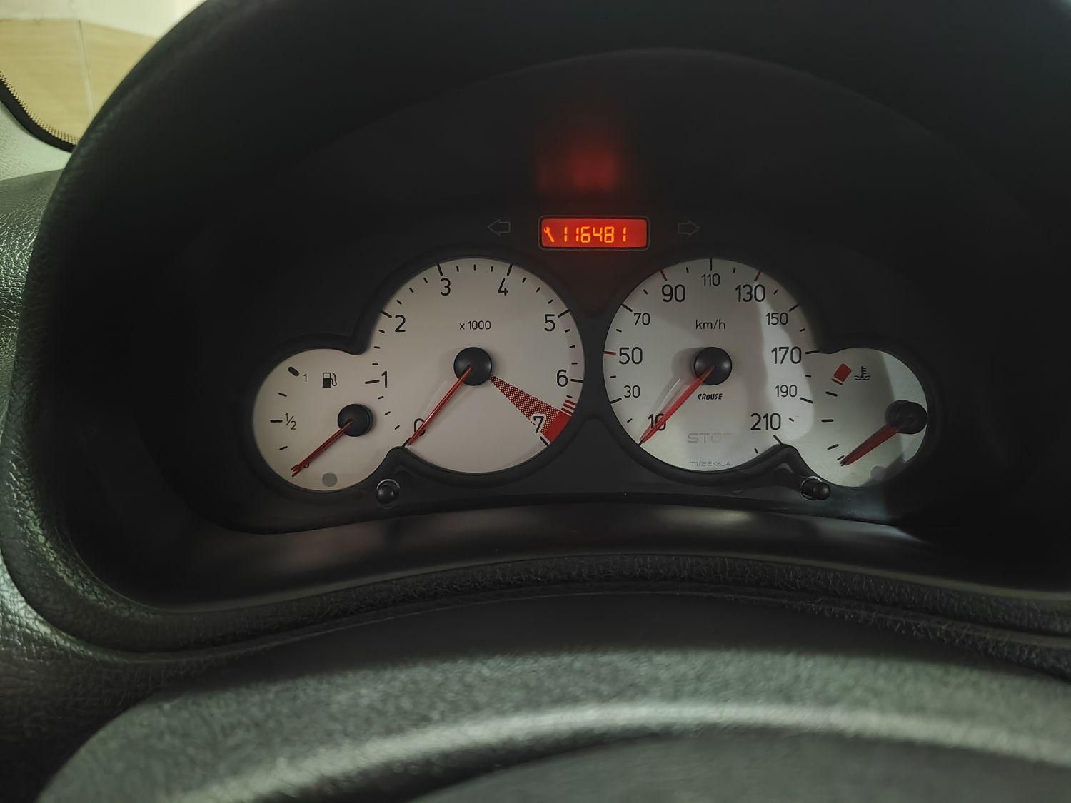 پژو ۲۰۶ صندوق دار v8 - 1396