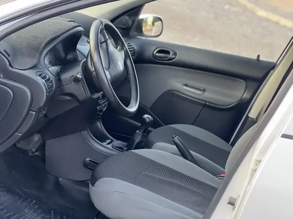 پژو ۲۰۶ صندوق دار v8 - 1400