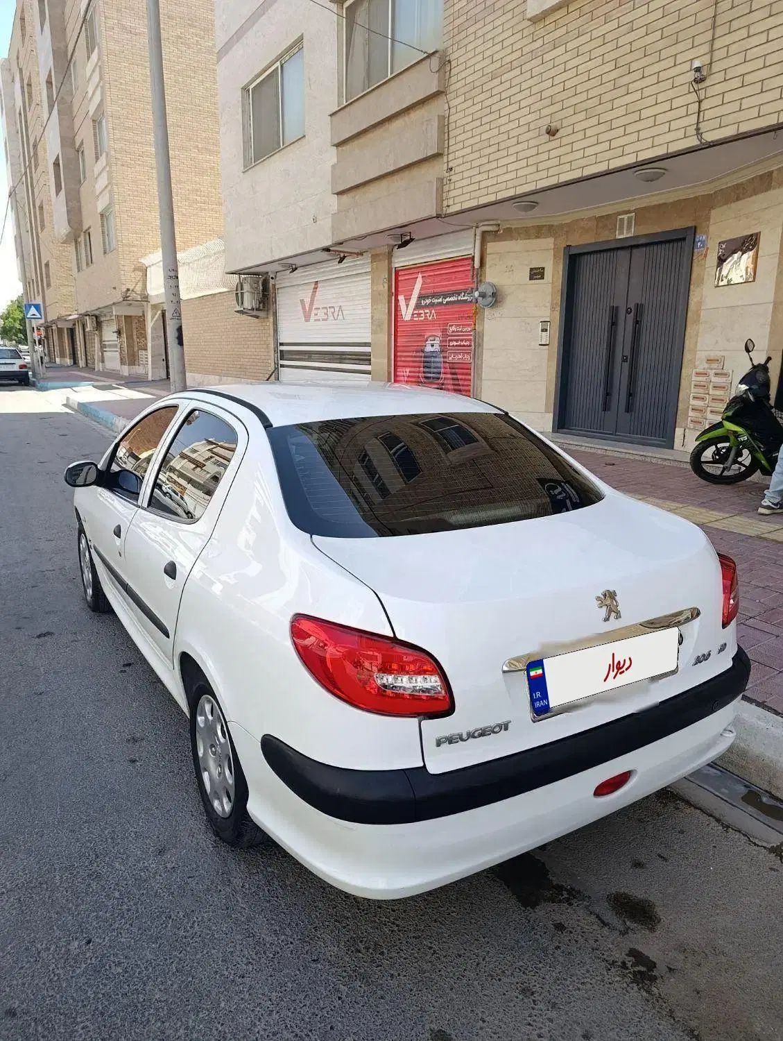 پژو ۲۰۶ صندوق دار v8 - 1394