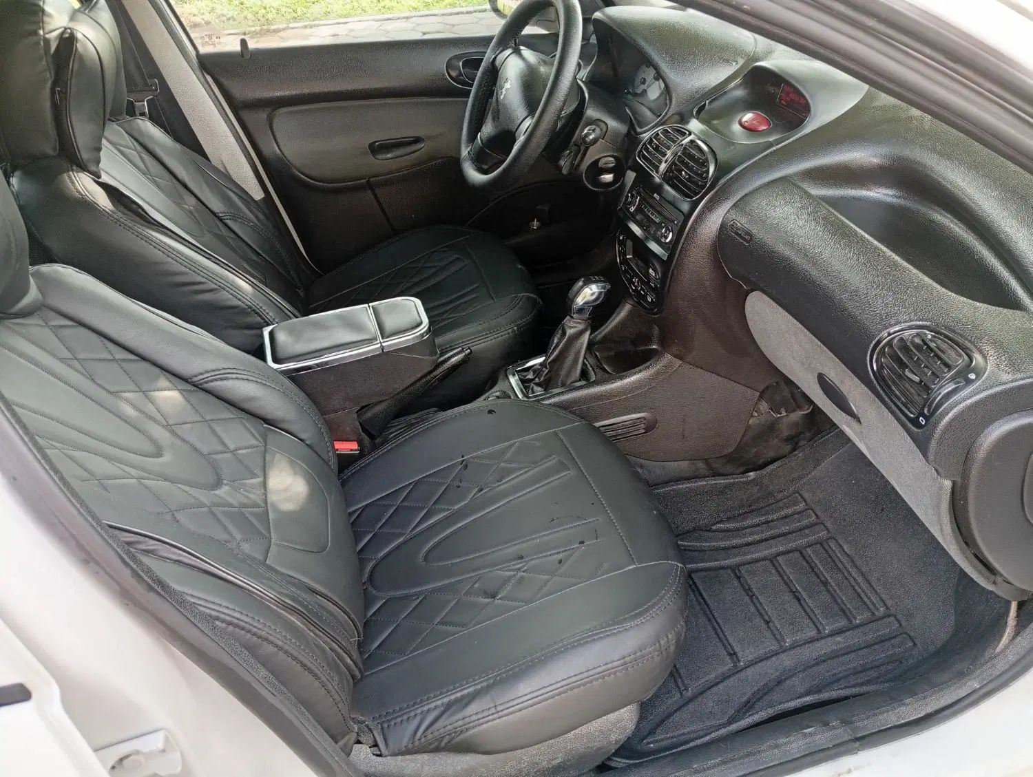 پژو ۲۰۶ صندوق دار v8 - 1394