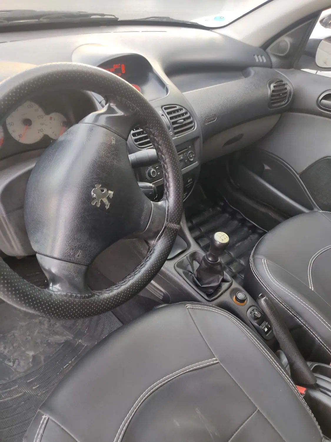 پژو ۲۰۶ صندوق دار v8 - 1395